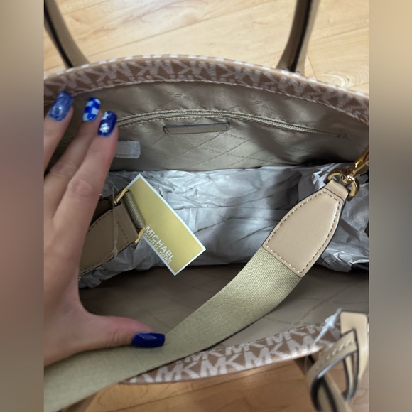 Michael Kors Mirella Medium Ombr Logo Tote Bag - Picture 5 of 6